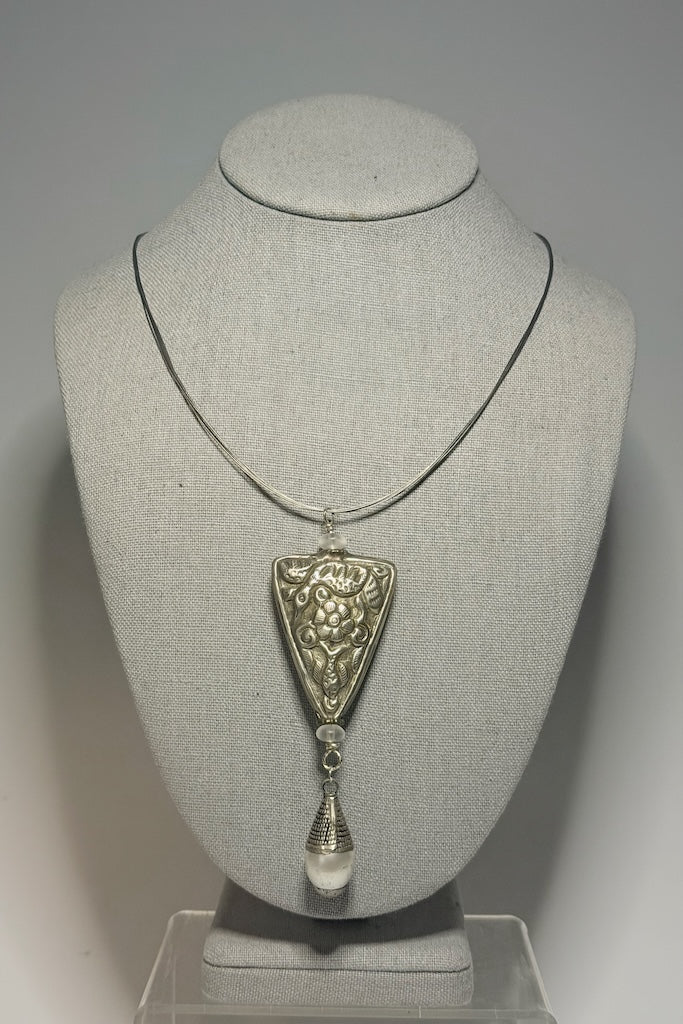 SILVER PENDANT AND PEARL DROP NECKLACE ON STAINLESS STEEL WIRE LCN3030