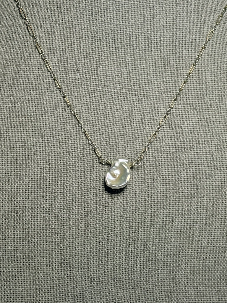 STERLING SILVER AND FRESHWATER PEARL NECKLACE LCN3040