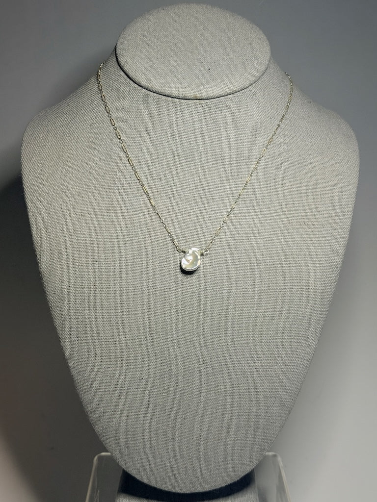 STERLING SILVER AND FRESHWATER PEARL NECKLACE LCN3040