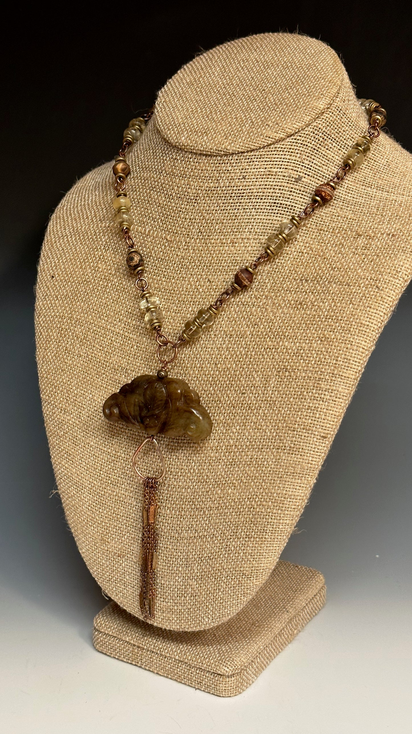 CARVED JADE FOCAL PENANT NECKLACE WITH QUARTZ AND TIBETAN AGATE  LCN446