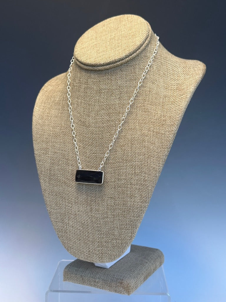 RECTANGLE ONYX AND SILVER NECKLACE LCN505