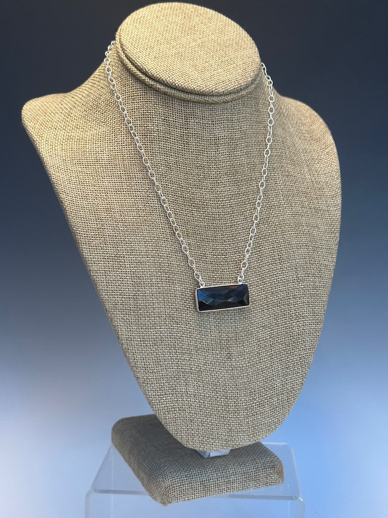 RECTANGLE ONYX AND SILVER NECKLACE LCN505