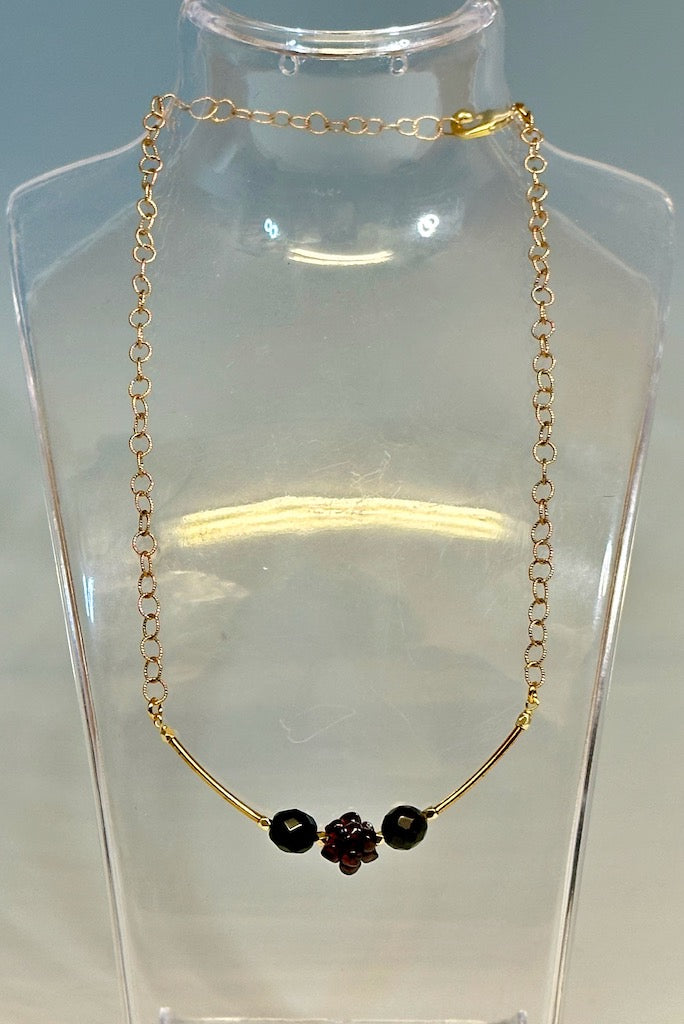 GARNET CLUSTER BLACK ONYX AND GOLD ACCENT CHAIN NECKLACE  LCN517