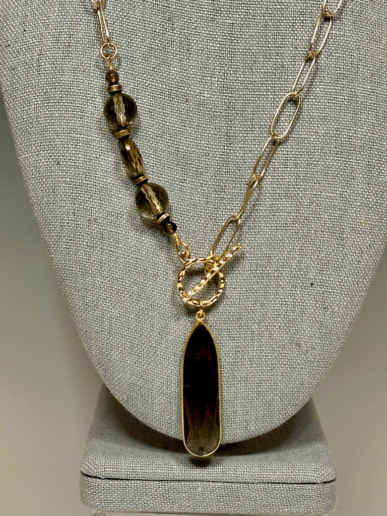 GOLD AND SMOLY QUARTZ FRONT TOGGLE NECKLACE  LCN531