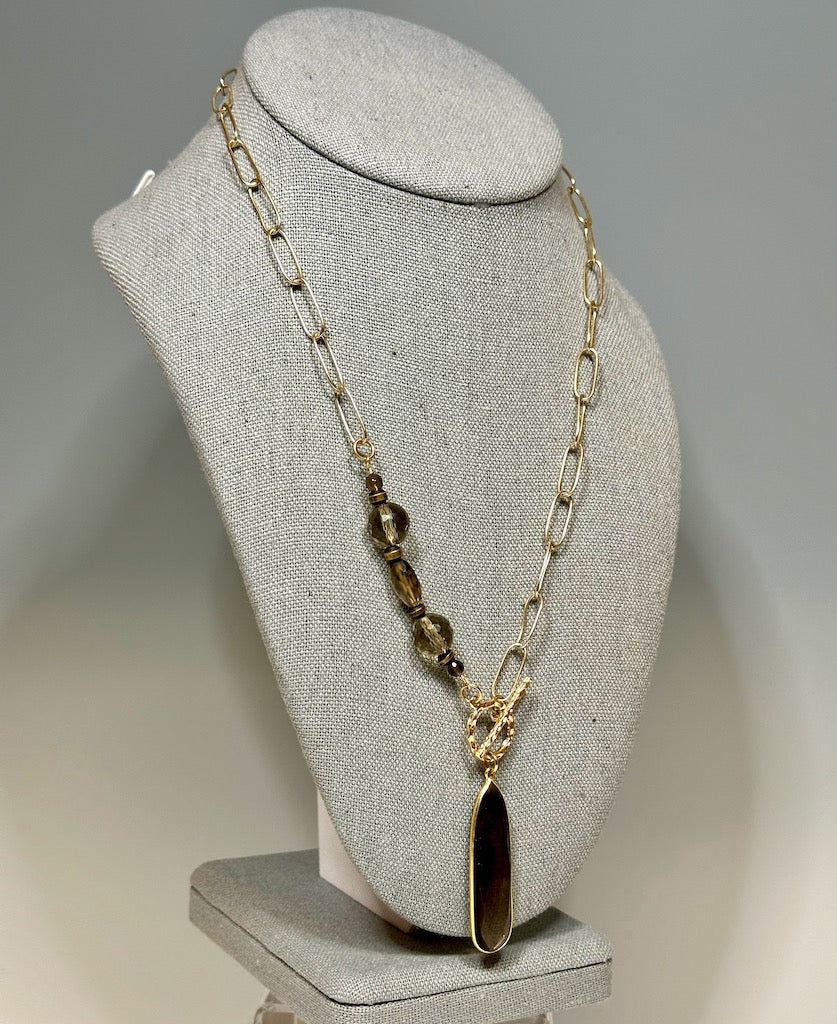 GOLD AND SMOLY QUARTZ FRONT TOGGLE NECKLACE  LCN531