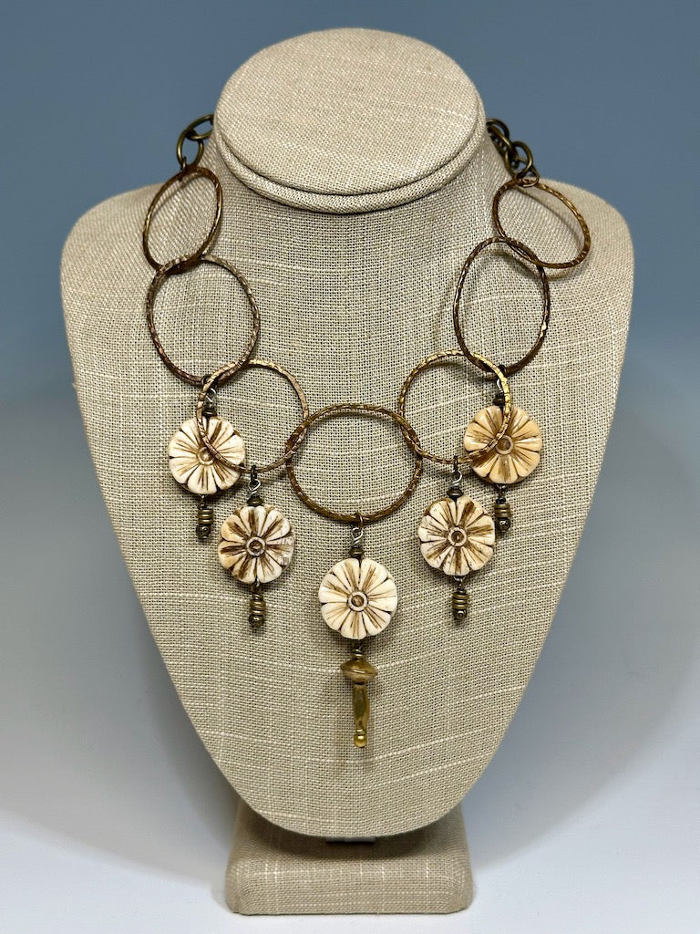 CARVED WOOD FLOWERS AND BRASS STATEMENT NECKLACE LCN551