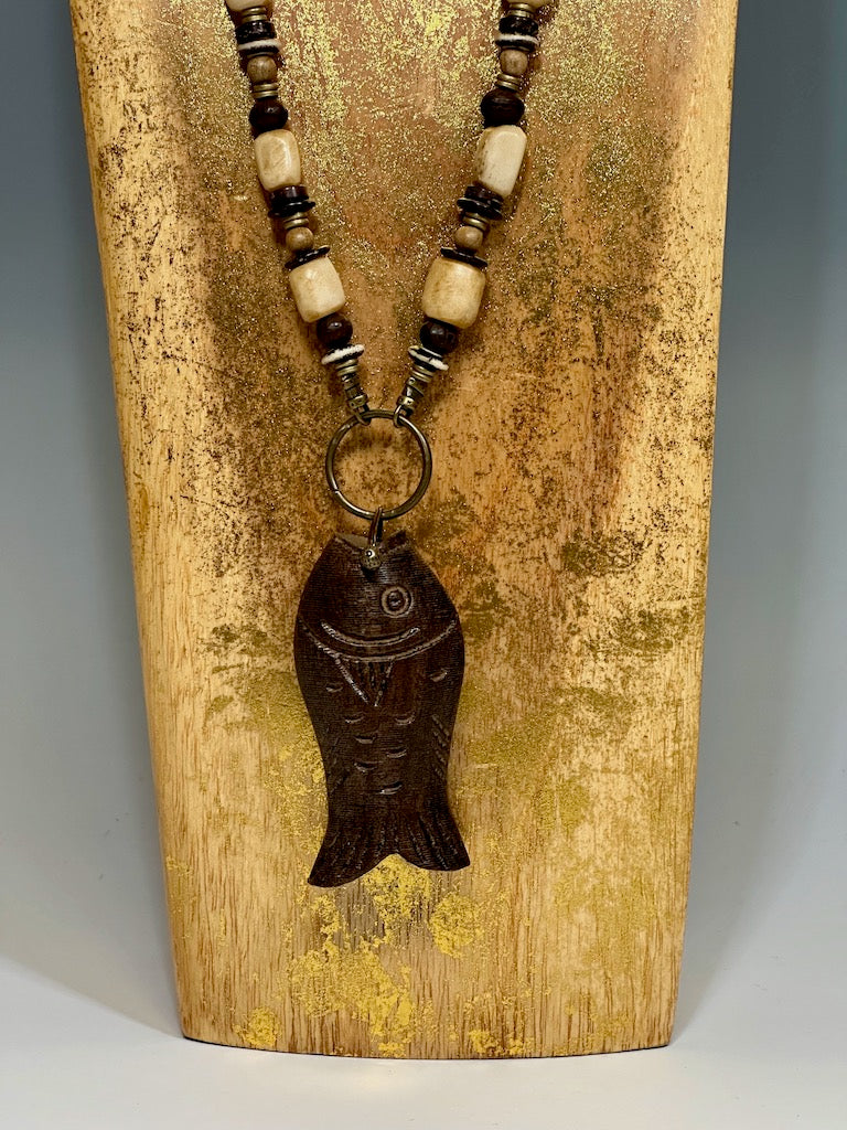 VINTAGE CARVED WOOD FISH WITH WOOD AND BRASS STATEMENT NECKLACE LCN553