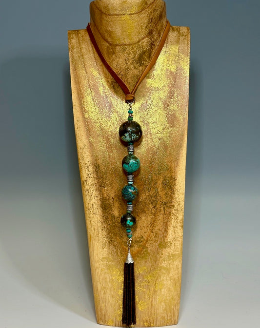 TURQUOISE AND SOFT DEER SUEDE GRADUATED NECKLACE LCN420