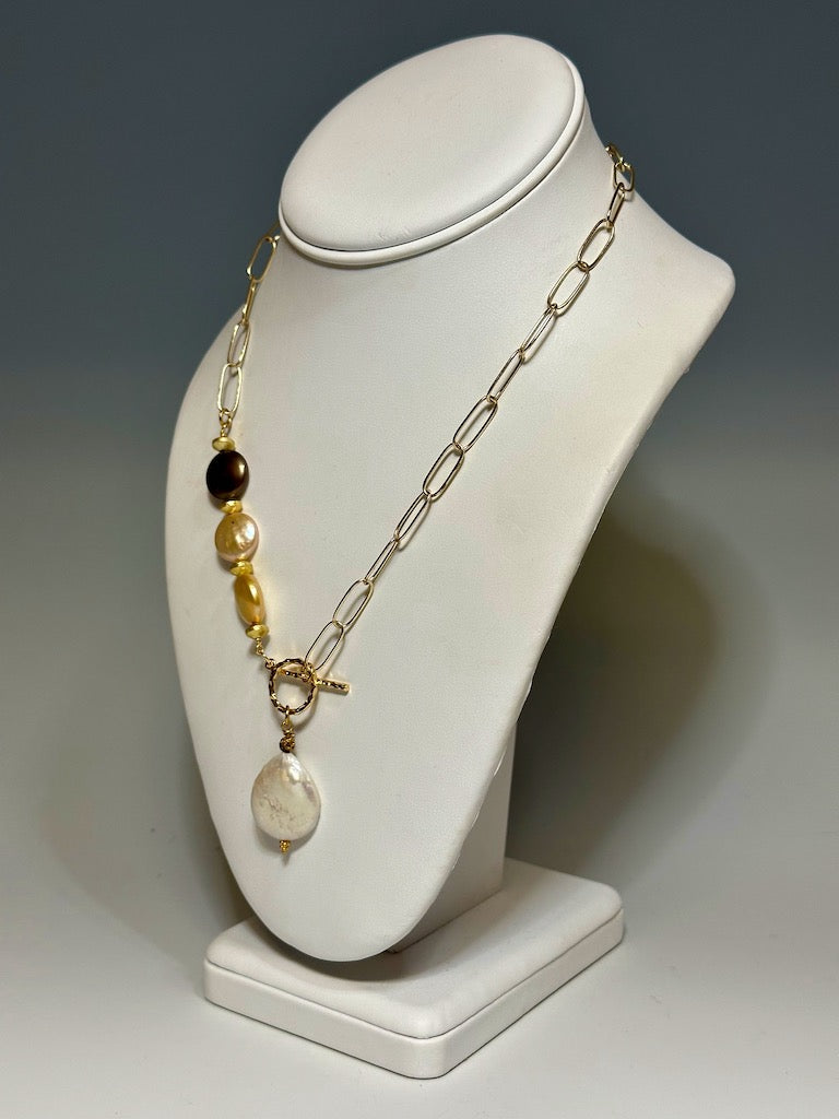 GOLD AND FRESHWATER PEARL FRONT TOGGLE NECKLACE  LCN557