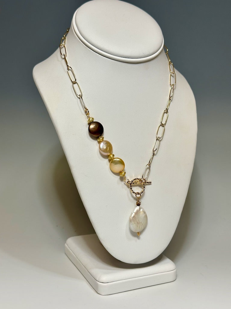 GOLD AND FRESHWATER PEARL FRONT TOGGLE NECKLACE  LCN557