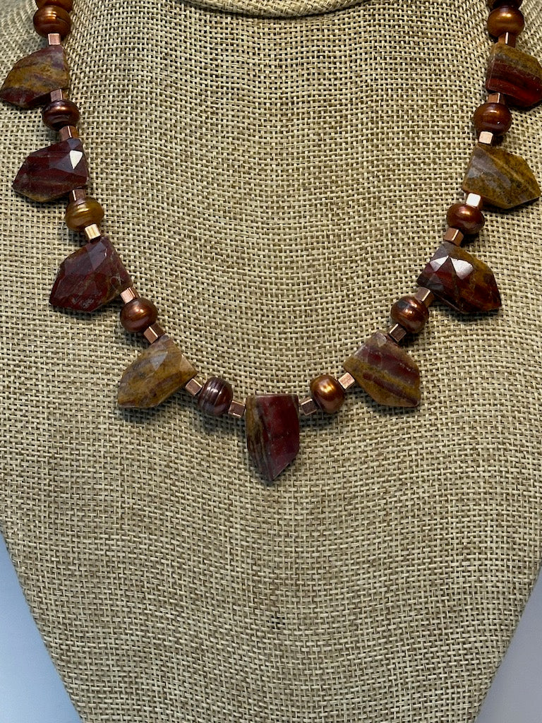 FACETED RED JASPER AND FRESH WATER PEARL NECKLACE LCN565
