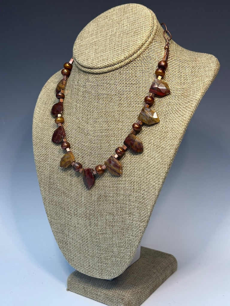 FACETED RED JASPER AND FRESH WATER PEARL NECKLACE LCN565
