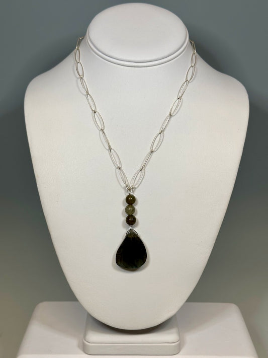 LABRADORITE AND STERLING SILVER NECKLACE LCN610