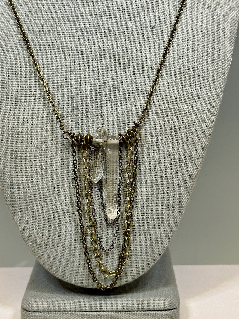 CLEAR QUARTZ AND MULTI BRASS NECKLACE  LCN613