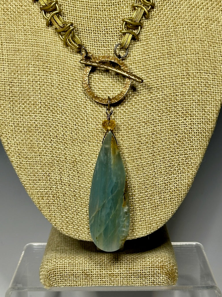 BRAIDED BRASS CHAIN WITH FRONT TOGGLE AND LARGE BLUE CALCITE PENDANT LCN656