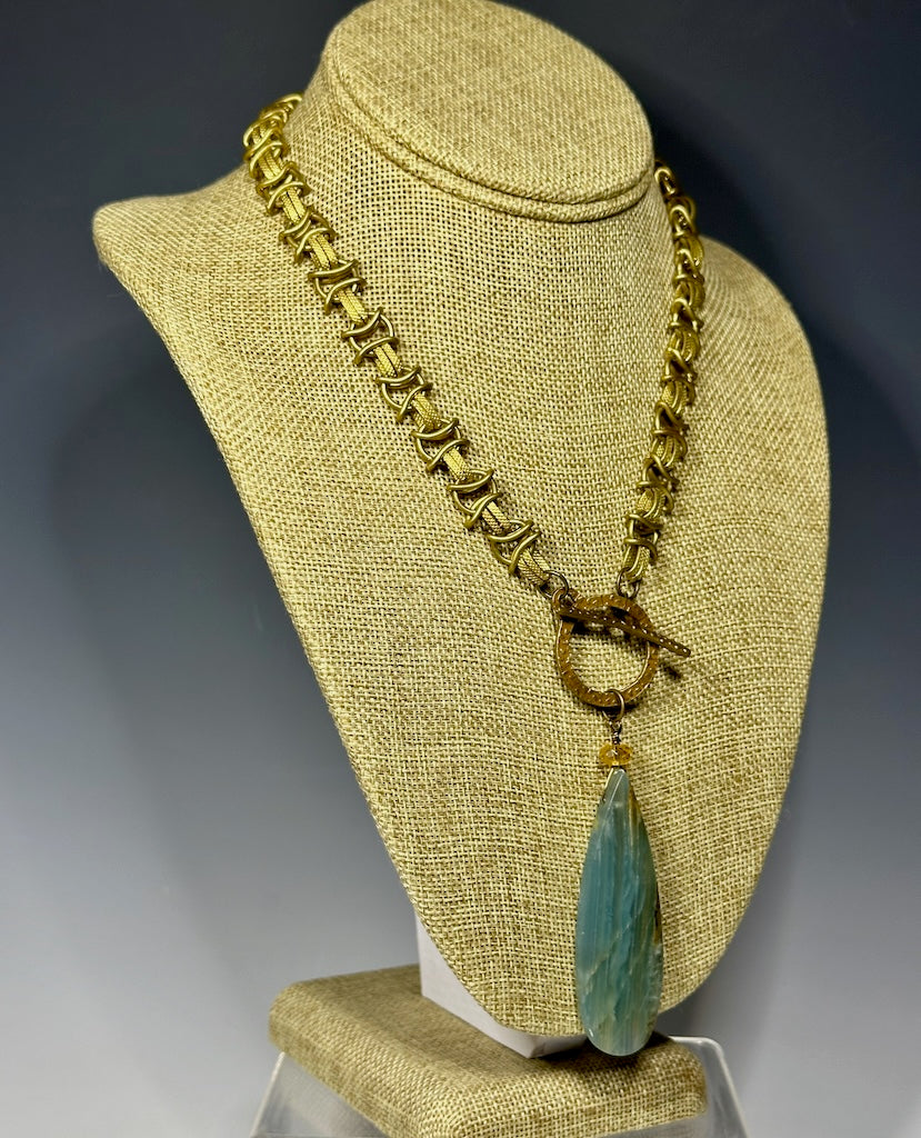 BRAIDED BRASS CHAIN WITH FRONT TOGGLE AND LARGE BLUE CALCITE PENDANT LCN656