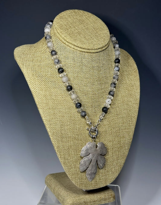 TERMILATED QUARTZ AND FROSTED GALSS NECKLACE WITH FRONT TOGGLE AND STERLING SILVER LEAF PENDANT LCN657