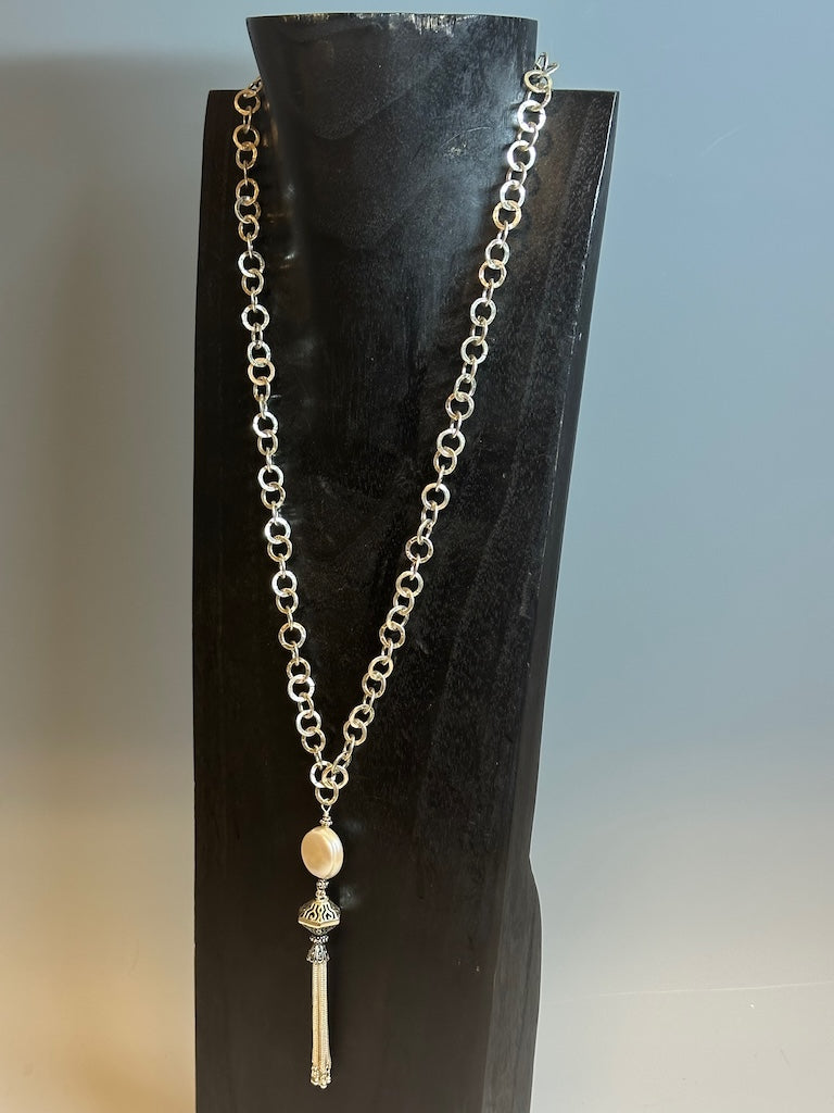 HAMMERED SILVER CHAIN NECKLACE WITH FRESH WATER PEARL AND STERLING SILVER TASSEL LCN672