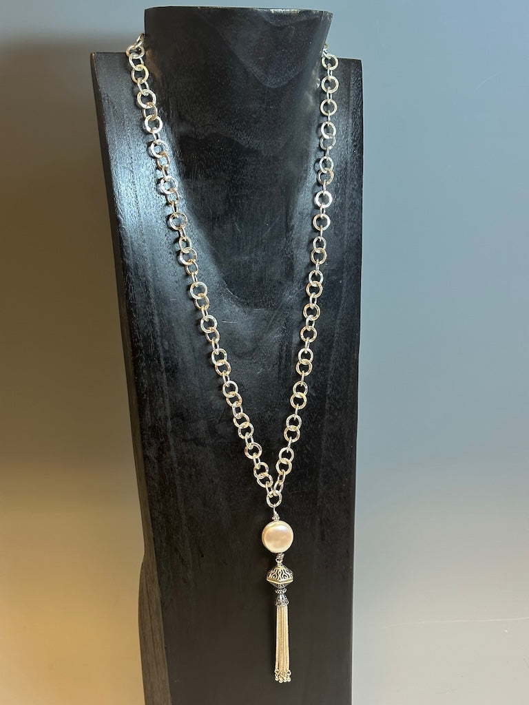 HAMMERED SILVER CHAIN NECKLACE WITH FRESH WATER PEARL AND STERLING SILVER TASSEL LCN672