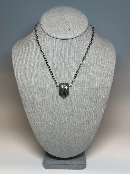 LABRADORITE AND OXIDIZED STERLING SILVER NECKLACE LCN723