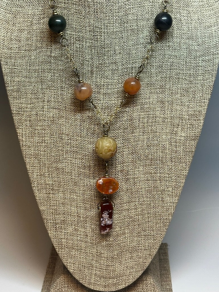 JASPER/CARNELIAN AND BRASS STATEMENT NECKLACE LCN734