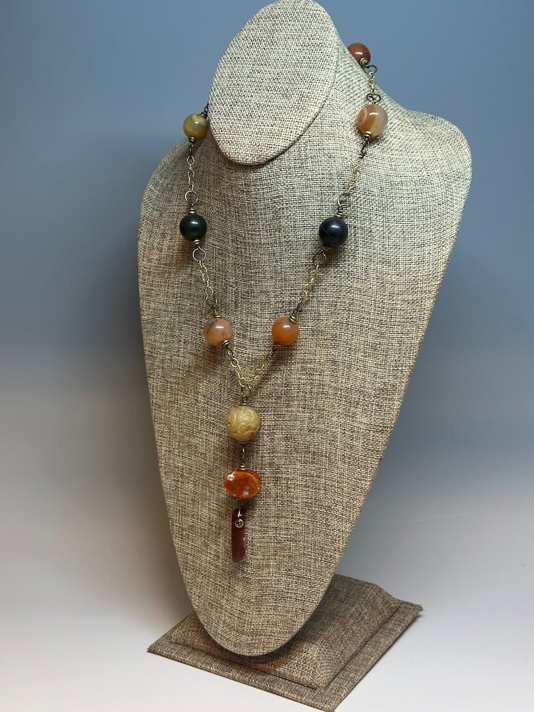 JASPER/CARNELIAN AND BRASS STATEMENT NECKLACE LCN734