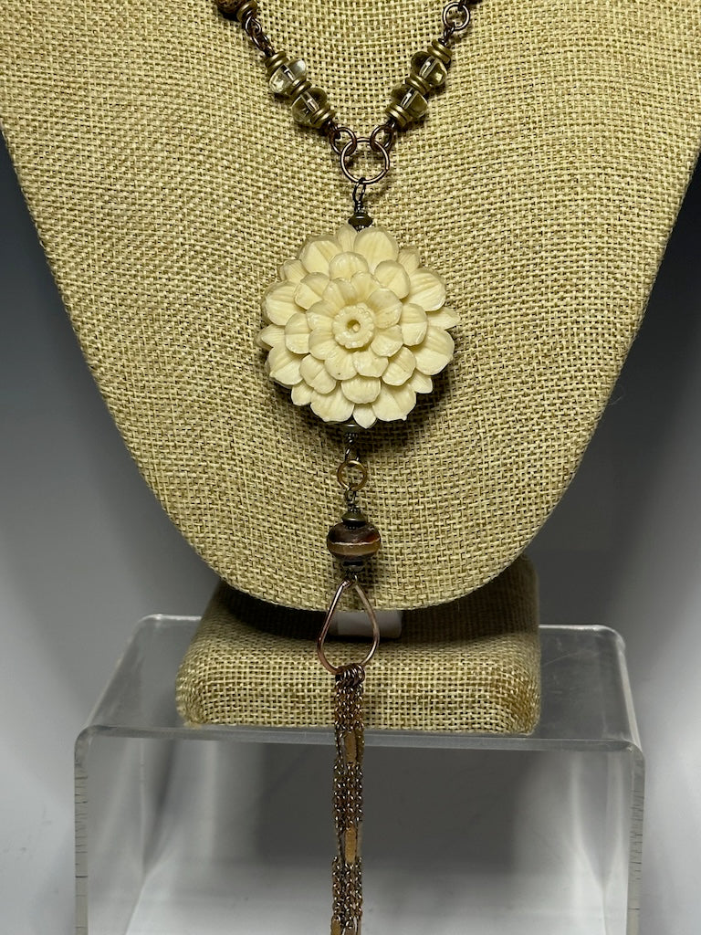 CARVED CENTER FLOWER PENDANT WITH TIBETAN AGATE, CRYSTAL AND MIXED METAL STATEMENT NECKLACE LCN743