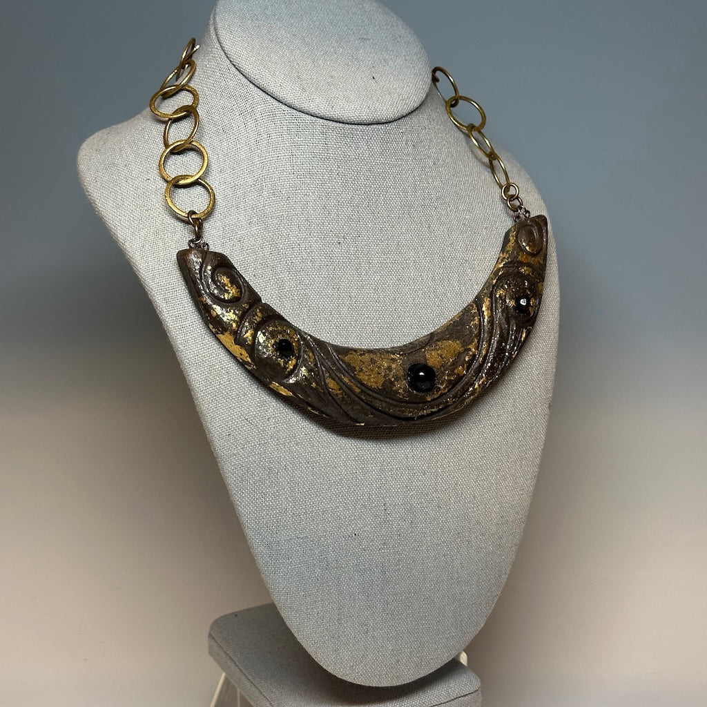 CLAY COLLAR PENDANT WITH ONYX AND GOLD LEAF NECKLACE LCN752