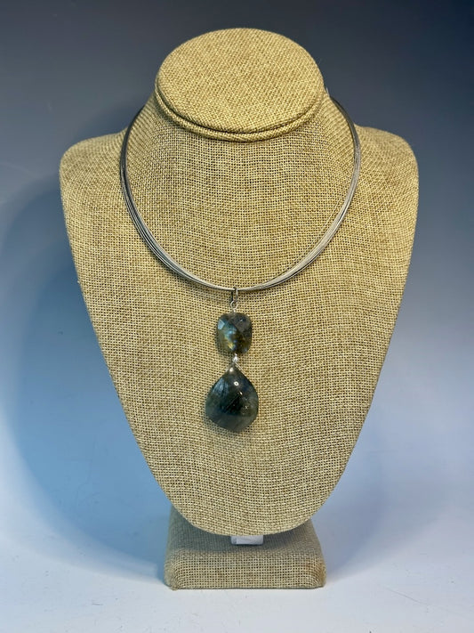 LABRADORITE AND STAINLESS STEEL NECK WIRE NECKLACE LCN890