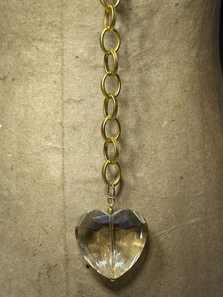 GOLD CHAIN DROP NECKLACE WITH QUARTZ HEART LCN901