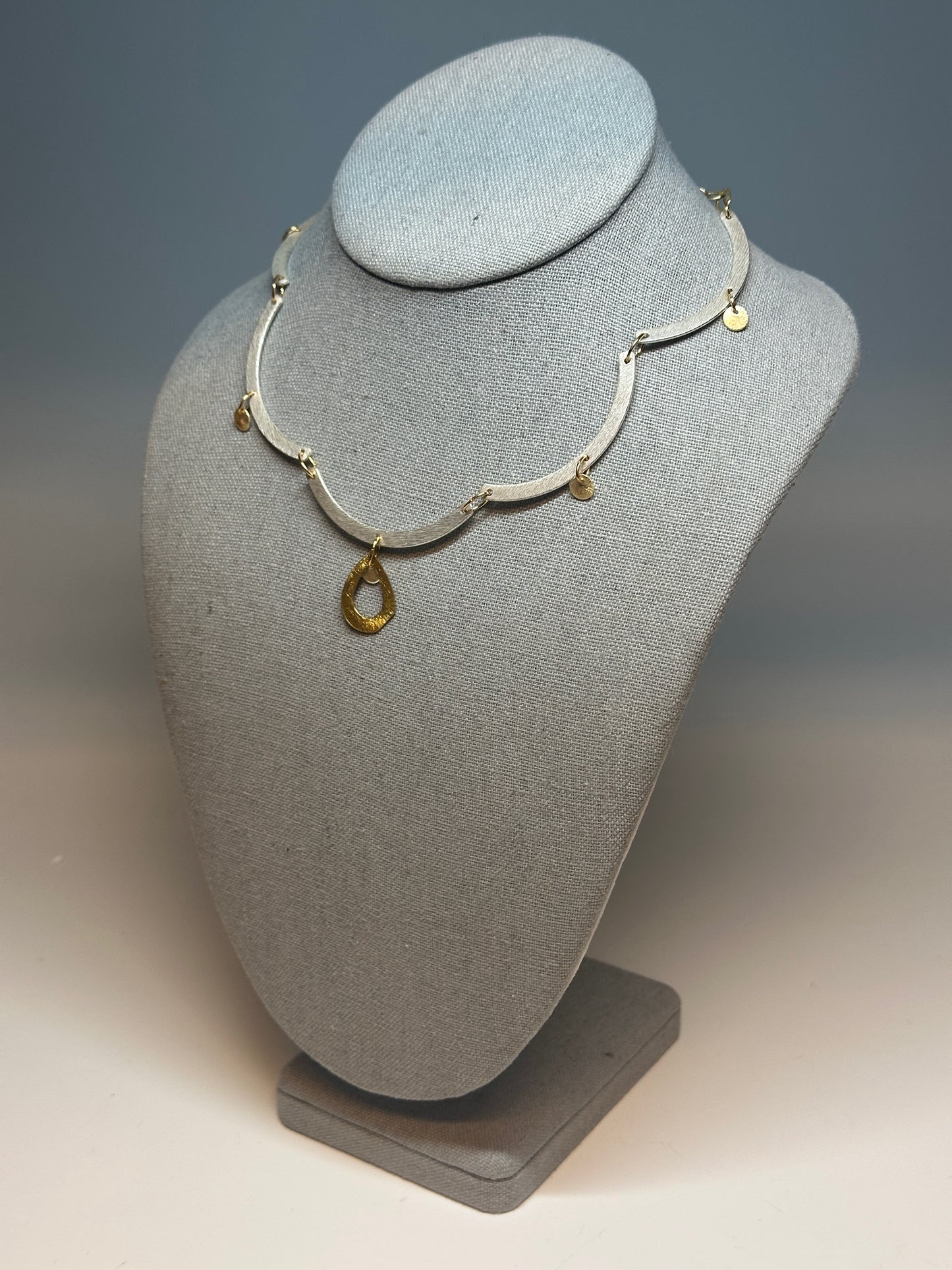 SILVER AND GOLD STATEMENT NECKLACE LCN906