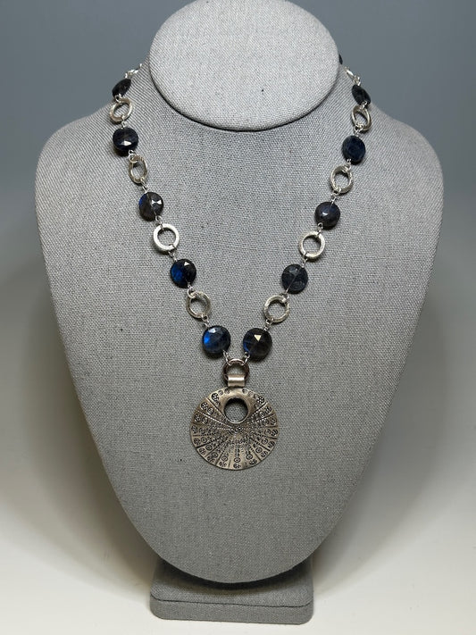 LABRADORITE AND STERLING SILVER DISC PENDANT NECKLACE LCN990