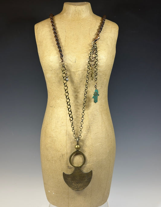 MIXED METAL STATEMENT NECKLACE WITH BRASS FOCAL PENDANT LCN997