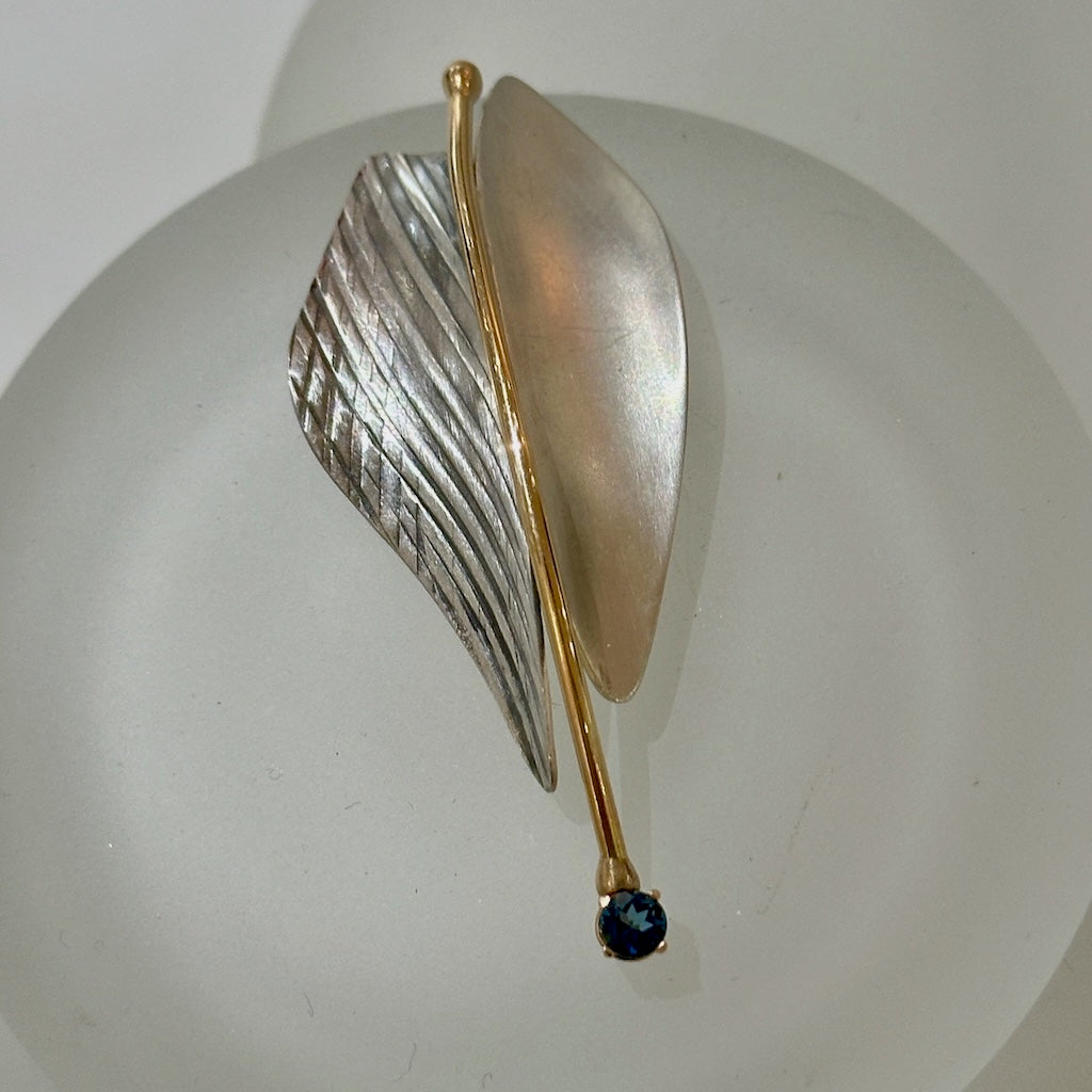 14K AND STERLING SILVER SHELL FORM PIN WITH BLUE TOPAZ MB103P