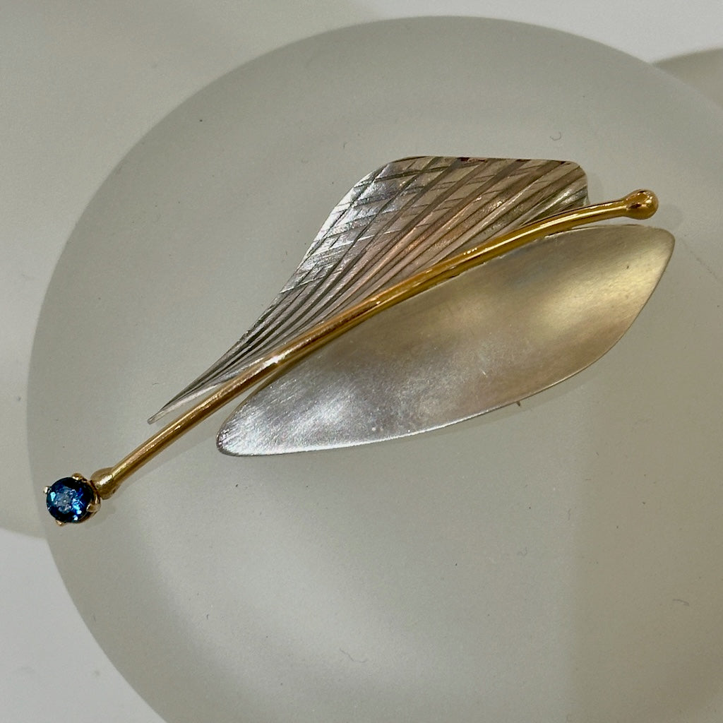 14K AND STERLING SILVER SHELL FORM PIN WITH BLUE TOPAZ MB103P