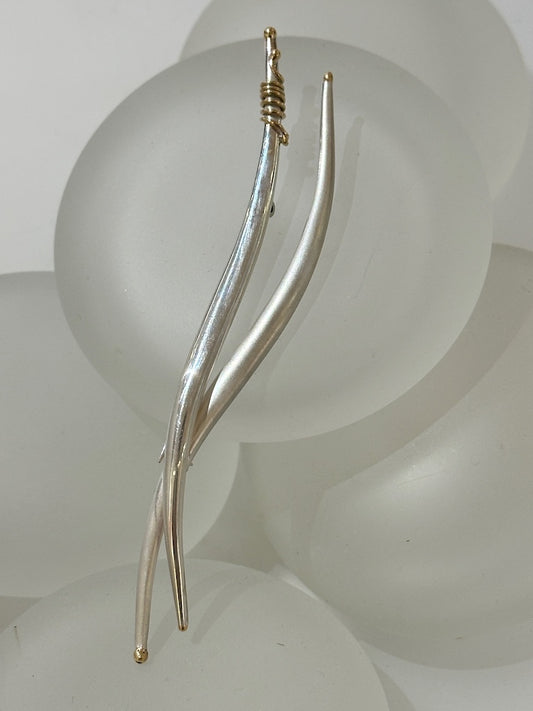 14K AND STERLING SILVER DOUBLE CURVE PIN MB104P