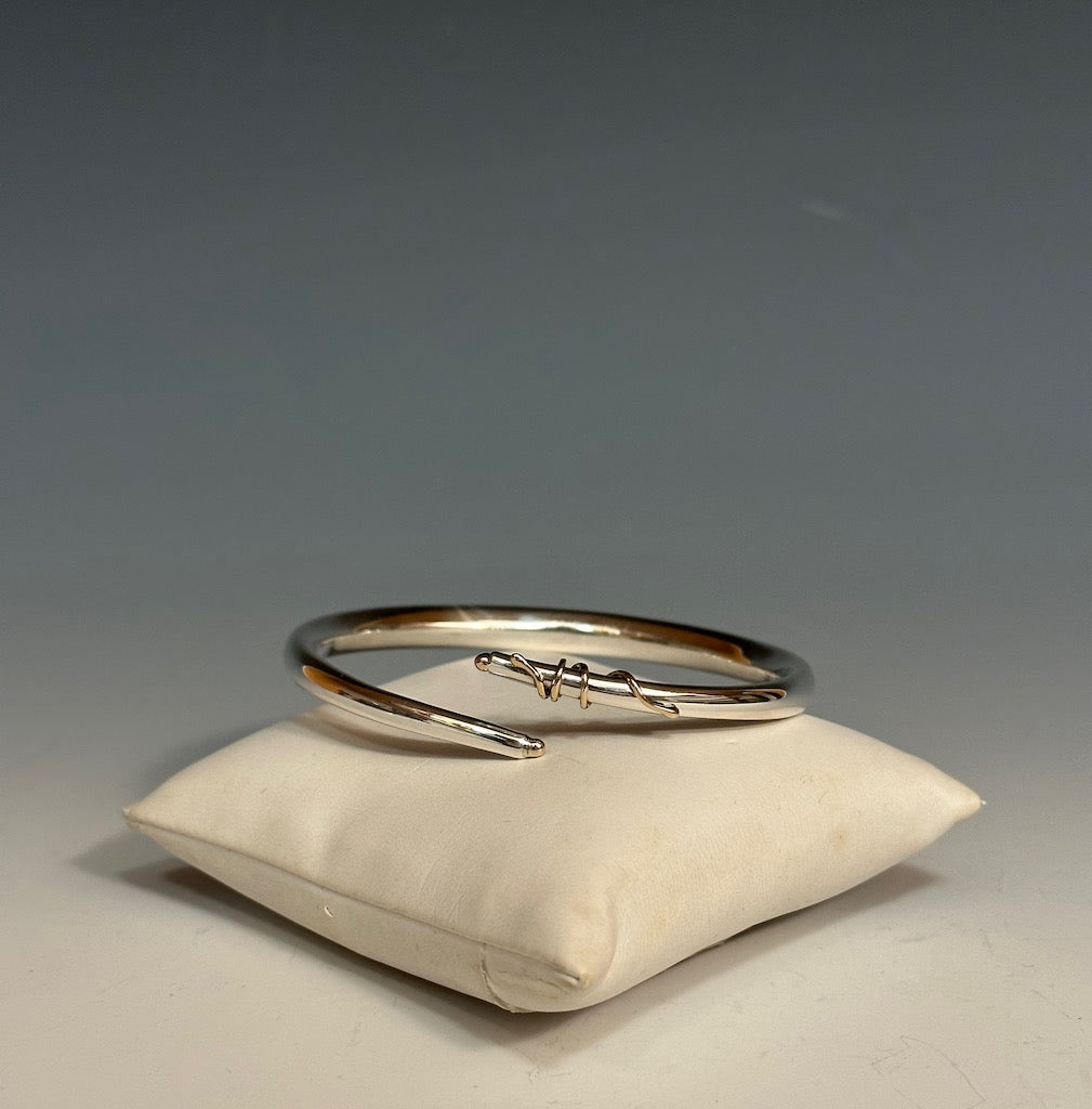 OPEN END BANGLE WITH 14K GOLD MB13B