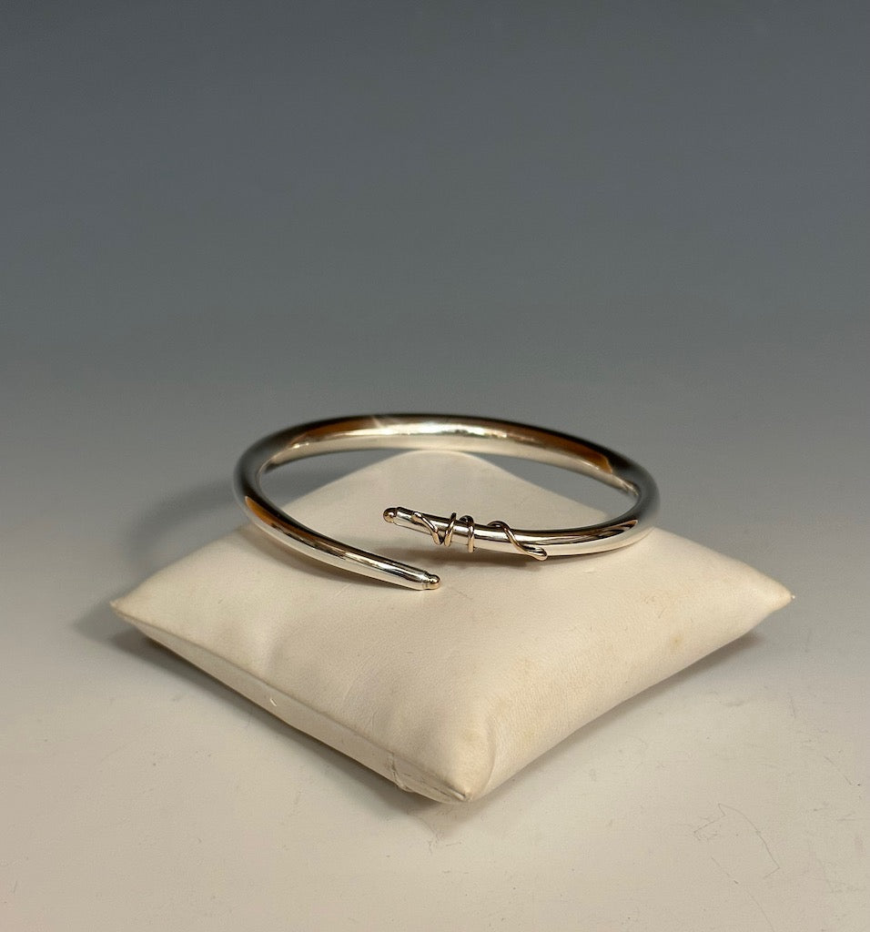 OPEN END BANGLE WITH 14K GOLD MB13B