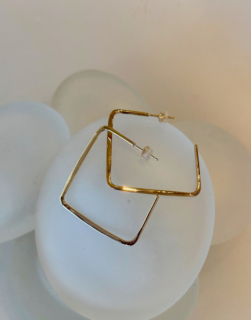 14K GOLD SQUARE FORGED HOOP EARRINGS WITH POSTS   MB175E