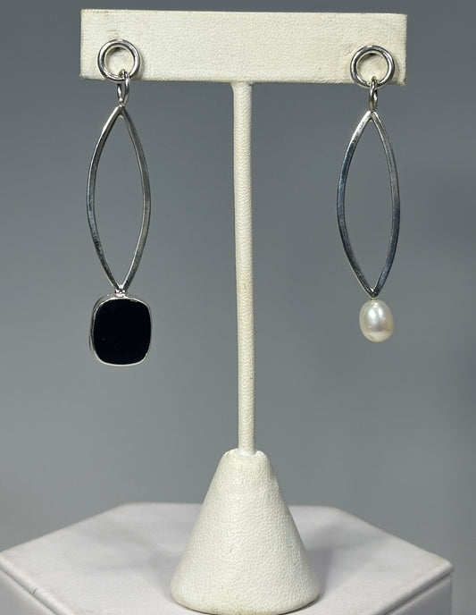 ASYMMETRICAL STUD DANGLE EARRINGS WITH PEARL AND BLACK ONYX MB192E