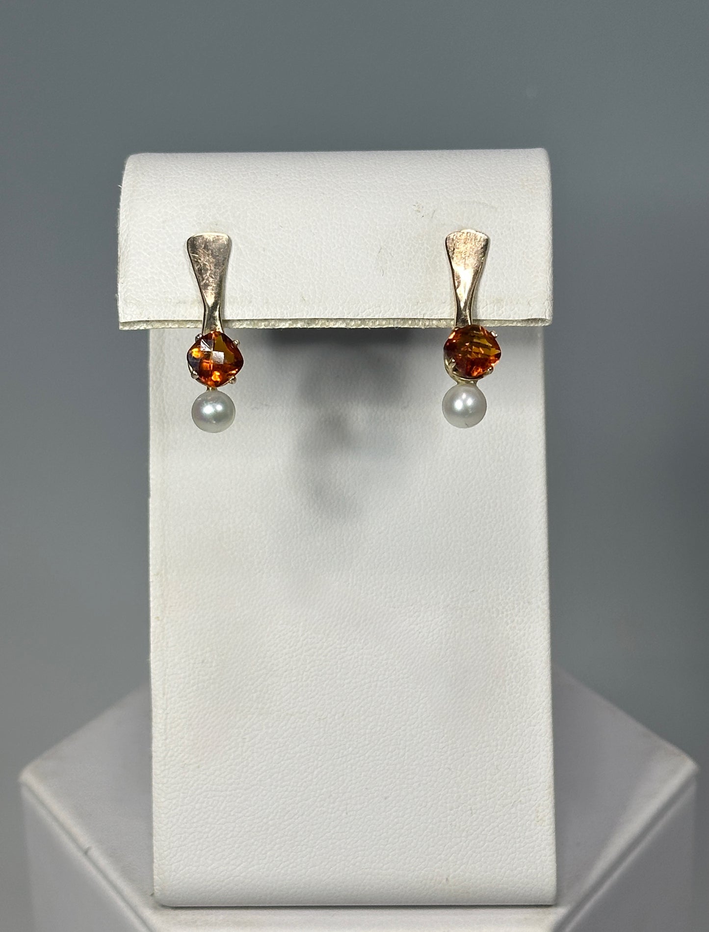 SMALL 14K GOLD EARRING STUDS WITH CITRINE AND PEARLS MB194E