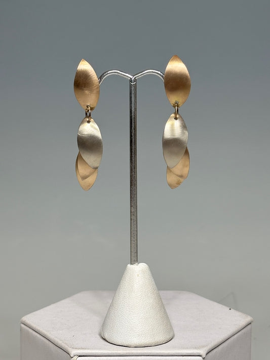 14K WHITE AND YELLOW GOLD PETAL POST EARRINGS MB205