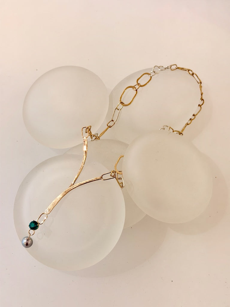 14K GOLD HANDMADE NECKLACE FORGED WITH LAB EMERALD & PEARL MB209N