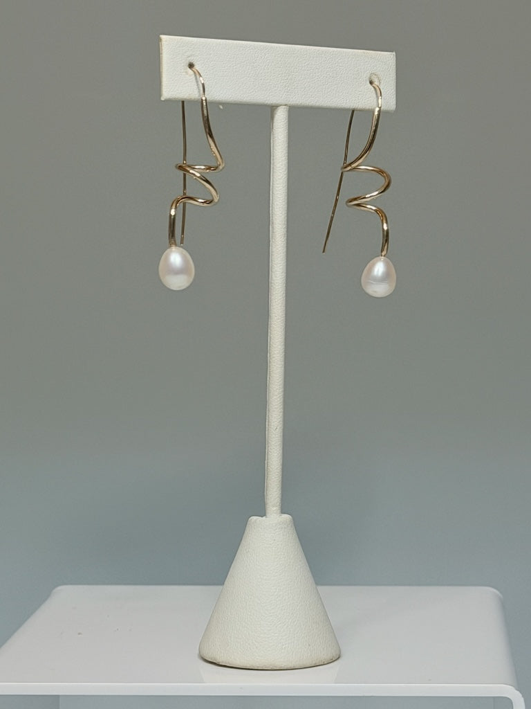 14K SPIRAL 14 GAUGE WIRE EARRING WITH PEARL MB216E