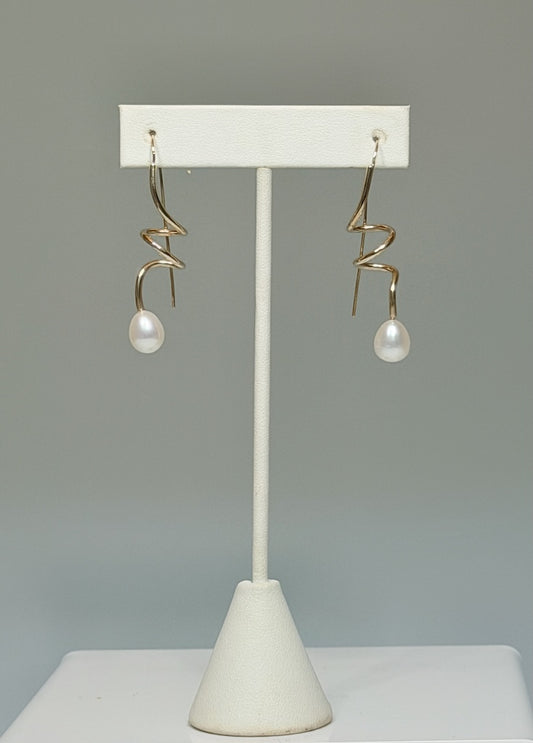 14K SPIRAL 14 GAUGE WIRE EARRING WITH PEARL MB216E