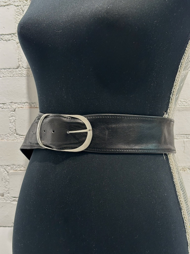 CUSTOM OVAL W/ TONGUE BELT BUCKLE AND GARMENT DYED LEATHER BELT WITH STERLING SILVER  MB6B