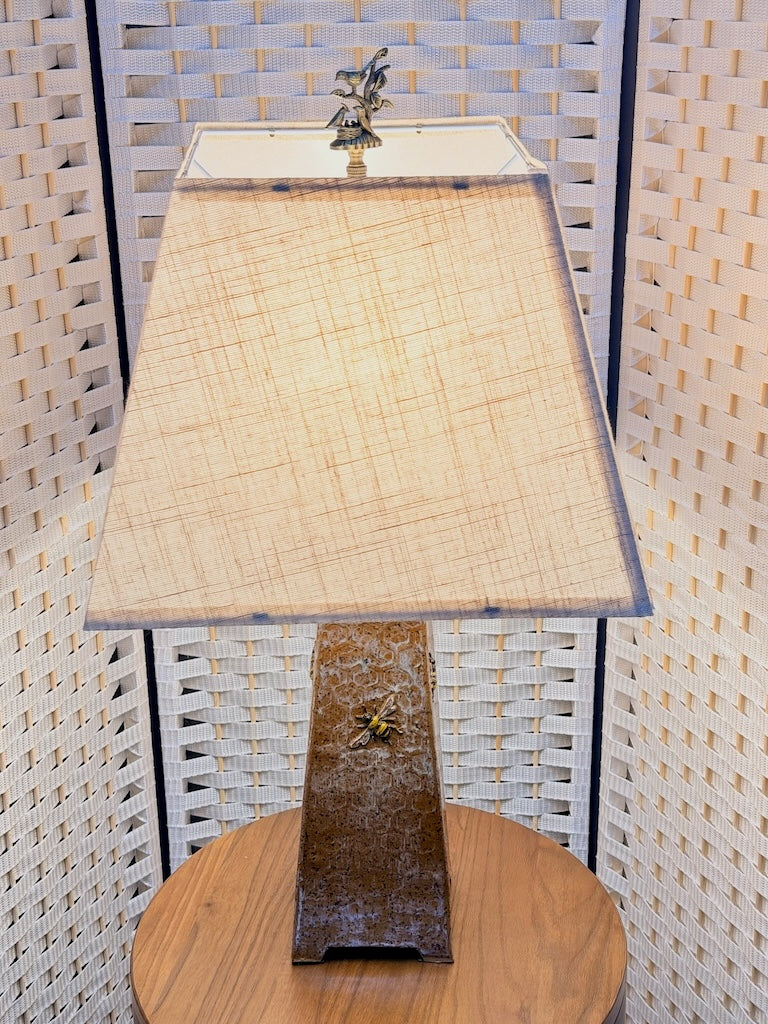 STONEWARE BEE LAMP W/SQUARE LINEN SHADE MF101