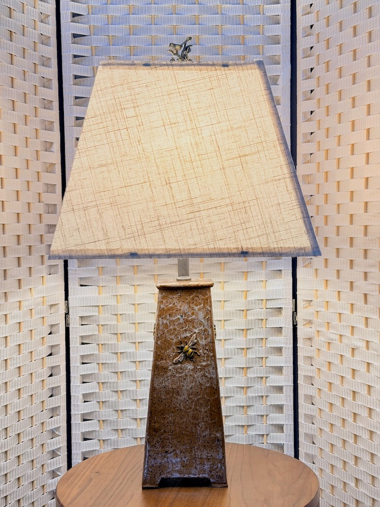STONEWARE BEE LAMP W/SQUARE LINEN SHADE MF101