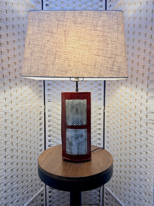 RED PATTERNED TRIANGLE STONEWARE LAMP WITH RECTANGLE SHADE MF102