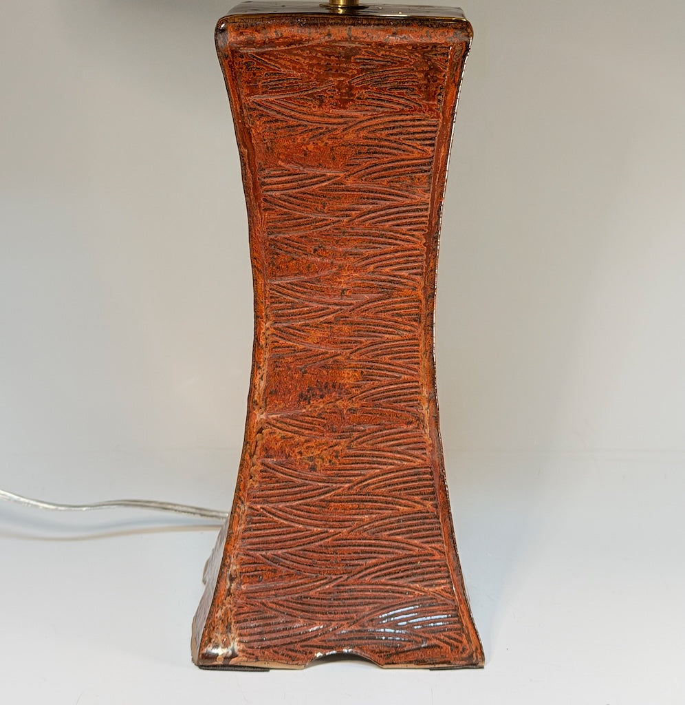 RUST COLORED AND PATTERNED STONEWARE LAMP WITH BLACK SHADE MF106